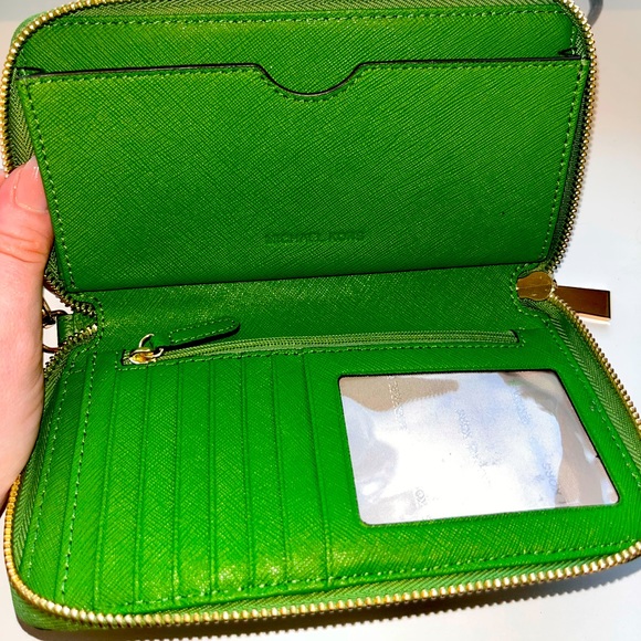MICHAEL KORS Mercer Wallet Wristlet + Phone | True Green | Leather - Picture 3 of 7